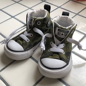 Camo toddler Converse- size 5